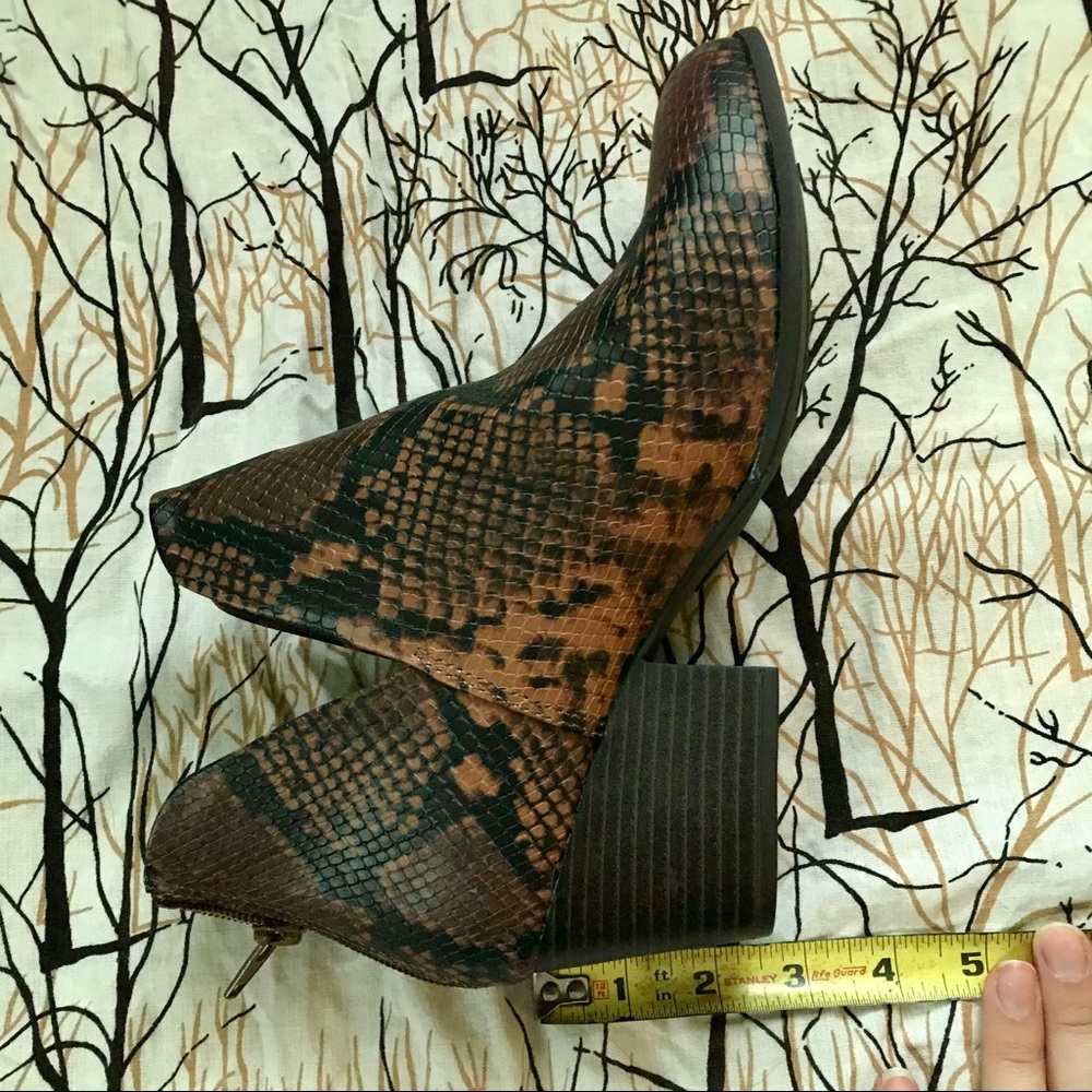 NEW SO Barb Snake-Pattern Ankle Booties Size 9 - Picture 5 of 8